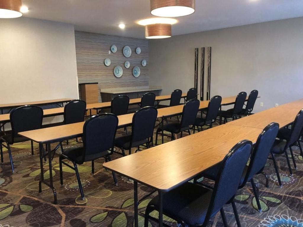 Holiday Inn Express Munising-Lakeview Hotel By Ihg Exterior foto